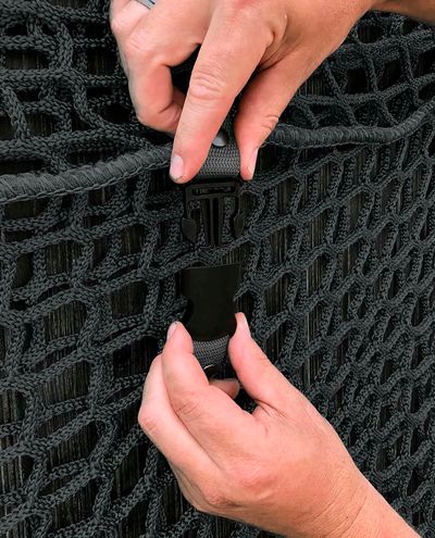 Clickable buckle for hay net