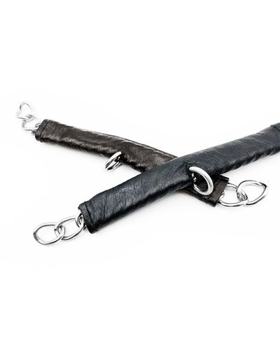 Chain curb strap in brown leather